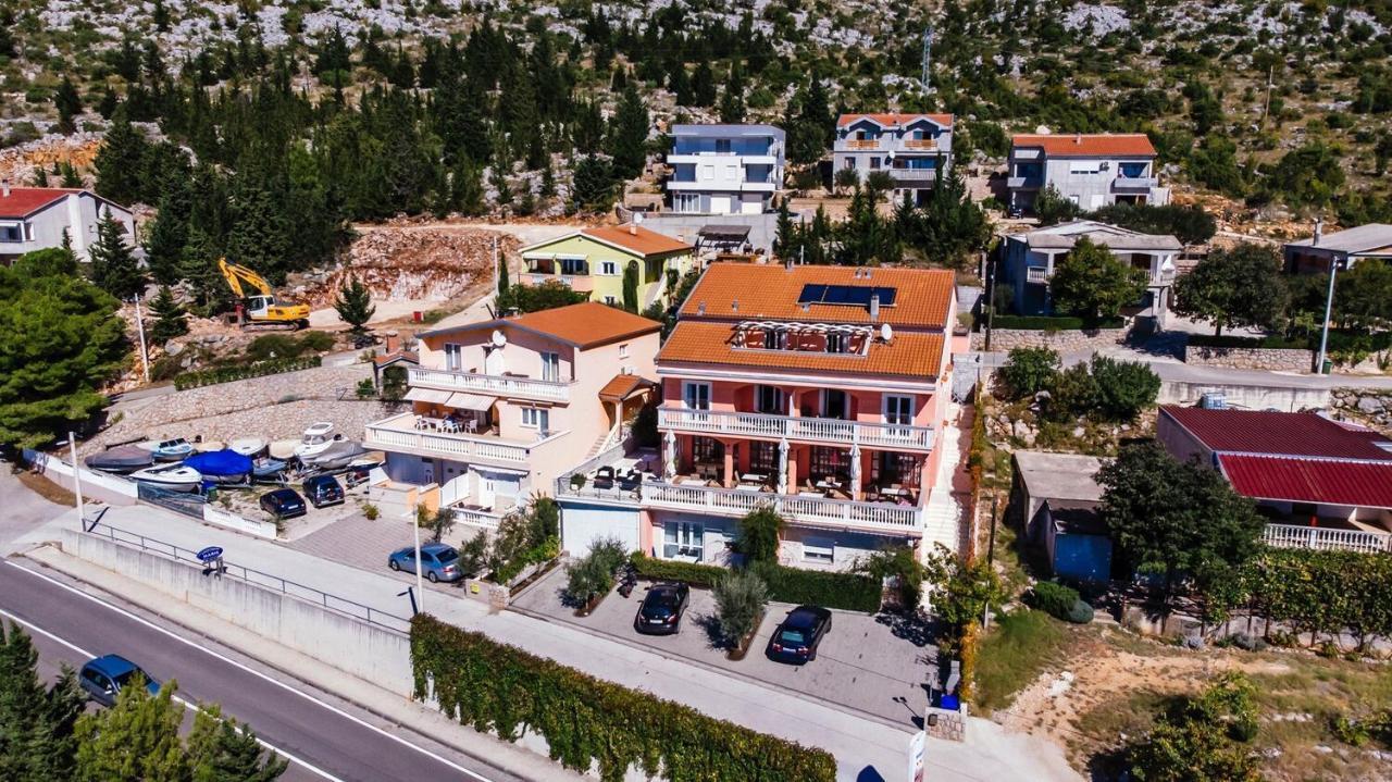 Apartments By The Sea Starigrad, Paklenica - 16421 Eksteriør billede
