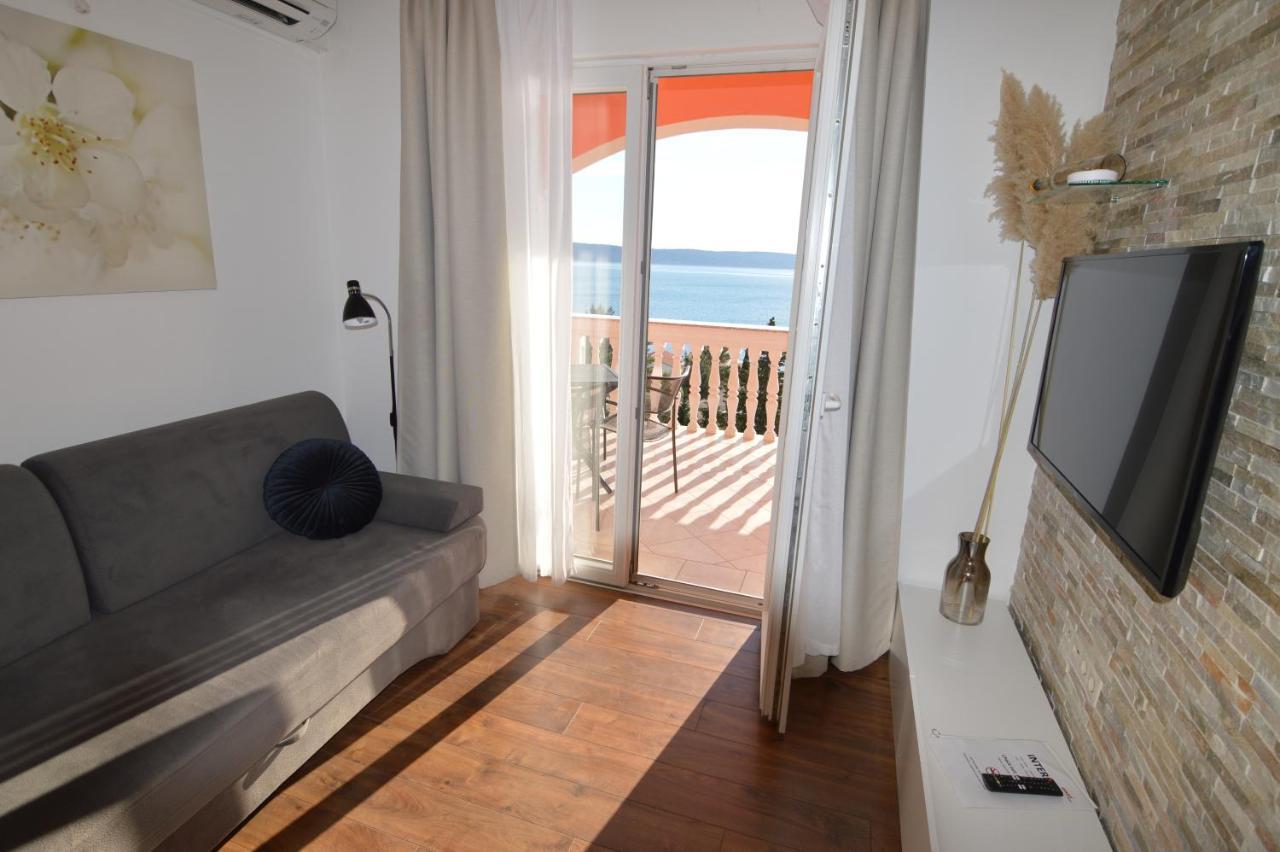 Apartments By The Sea Starigrad, Paklenica - 16421 Eksteriør billede