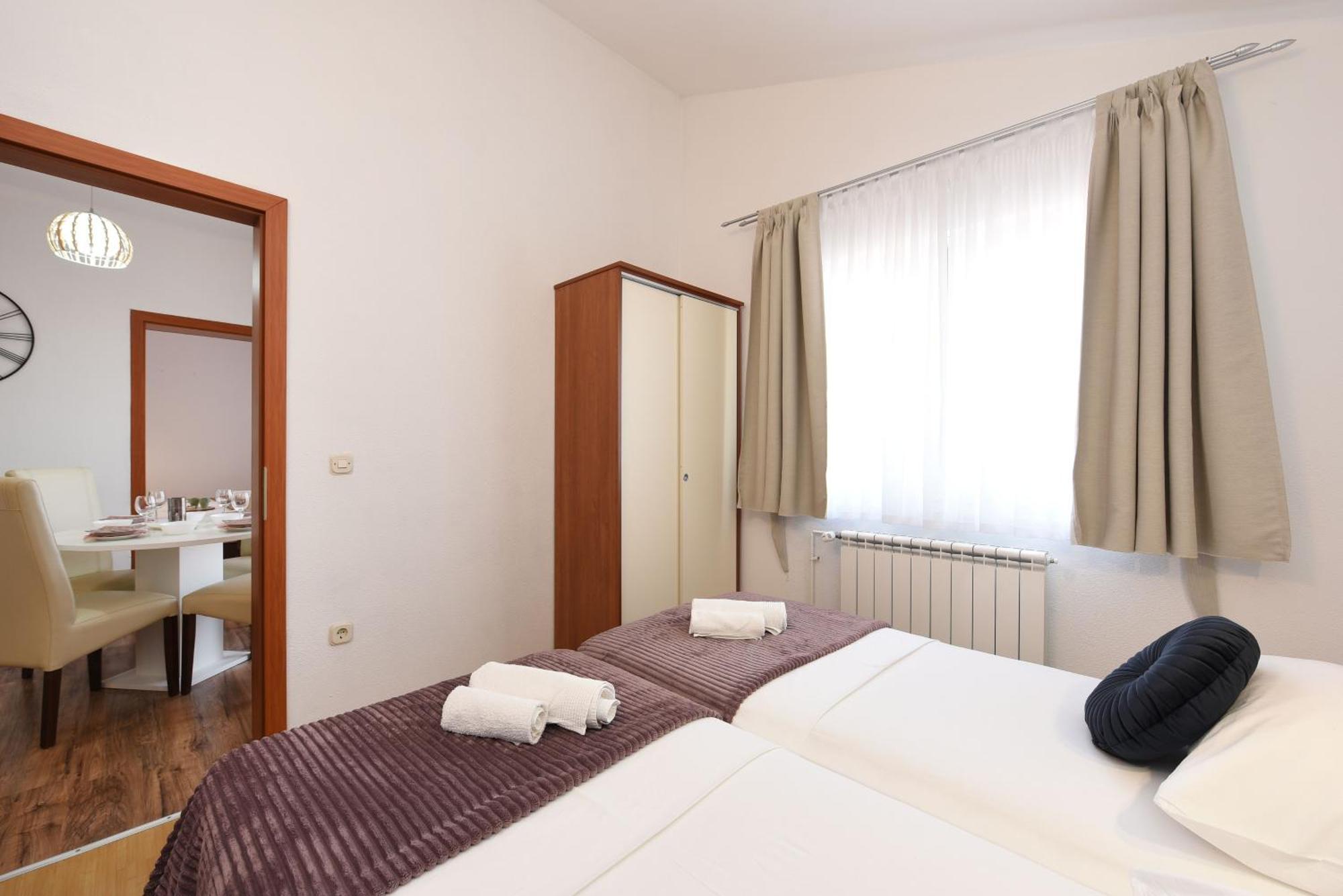 Apartments By The Sea Starigrad, Paklenica - 16421 Værelse billede